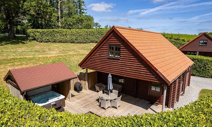 Pickering Chalet De Esquí | Curlew Lodge - sleeps 4 | Hot Tub, Dog Friendly | 4* Gold Award
