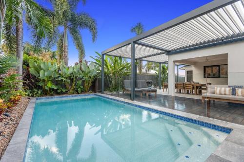Kewarra Beach Casa | Curlews Nest - Pool BBQ and Beach