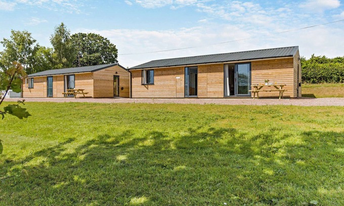Hereford Casa | Curlews Rest at Canon Bridge Fishery