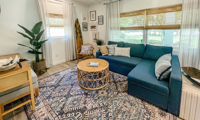 Melbourne Village Cabaña | Curly’s Cottage, a vintage coastal retreat