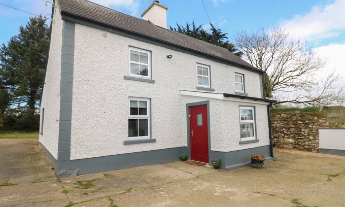 Gusserane Cabaña | CURRAGH COTTAGE, pet friendly in New Ross, County Wexford
