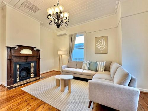 Young Apartamento | Currawong Corner Cottage