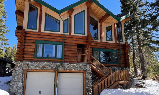 Mammoth Lakes Cabina | Custom 3-Bedroom Log Cabin w/Large Loft in Mammoth Lakes