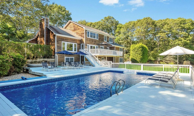 Southampton Casa | Custom built, in an extremely convenient location, very close to the.