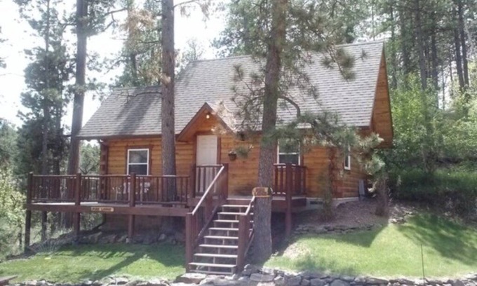 Rapid City Cabina | Custom Built Log Cabin Bordered by Black Hills National Forest