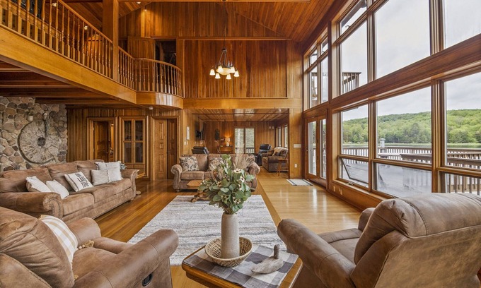 Warren Center Complejo | Custom built resort on private lake with kayaks, hiking,