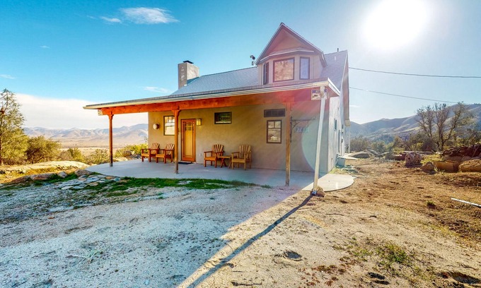 Weldon Casa | Custom-crafted acreage with sunroom & clawfoot tub