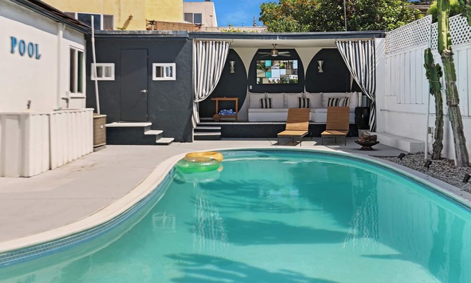 Middletown Casa | Casa personalizada con cabaña, piscina climatizada, spa y vista