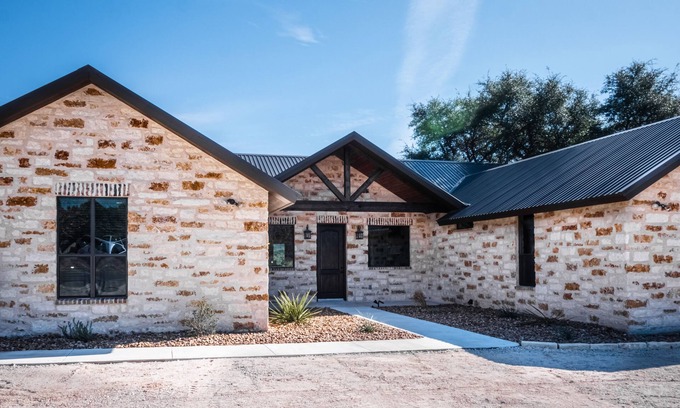 Sabinal Casa | Custom Home with high end finishes, located in the beautiful Golf Course