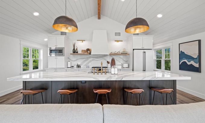 Village of Pewaukee Casa | Designer Home with Lake Views + Walk to Beachfront ☀️