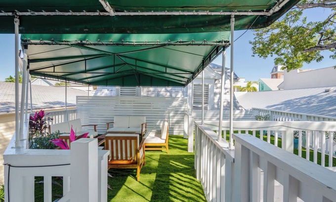 Historic Seaport Hotel | Custom House Inn