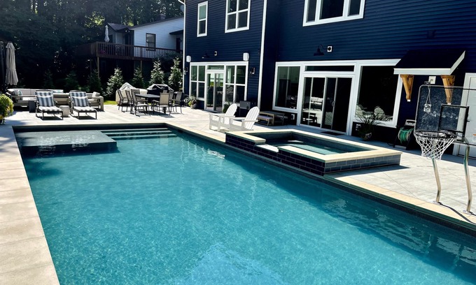 Fennville Casa | Custom Luxury Home! Huge heated pool, hot tub, all sports lake, min to Saugatuck