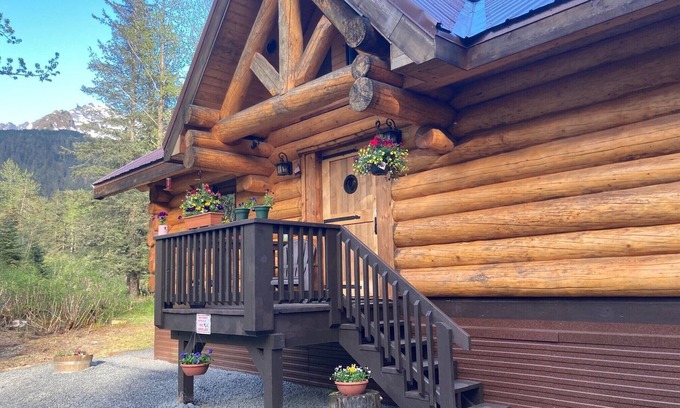 Seward Cabina | Cabina de troncos de picea personalizados