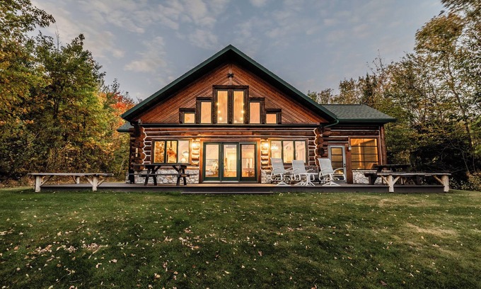 Mellen Cabina | Custom Waterfront completo Log Home Estado con licencia