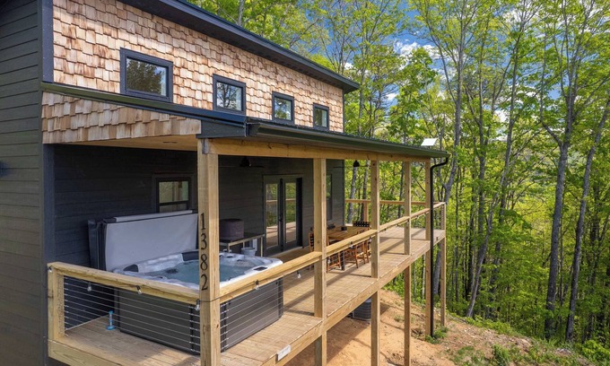Bryson City Cabina | Customer Appreciation Year!! Get a free night!!