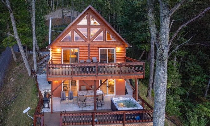 Whittier Cabina | Customer Appreciation Year!! Get a free night!!
