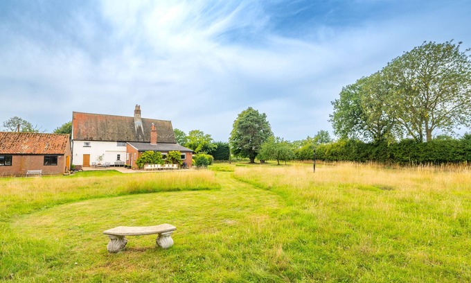 East Dereham Otro | Cutbush Farmhouse, Hingham, Norfolk