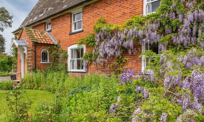 East Dereham Otro | Cutbush Farmhouse, Hingham, Norfolk
