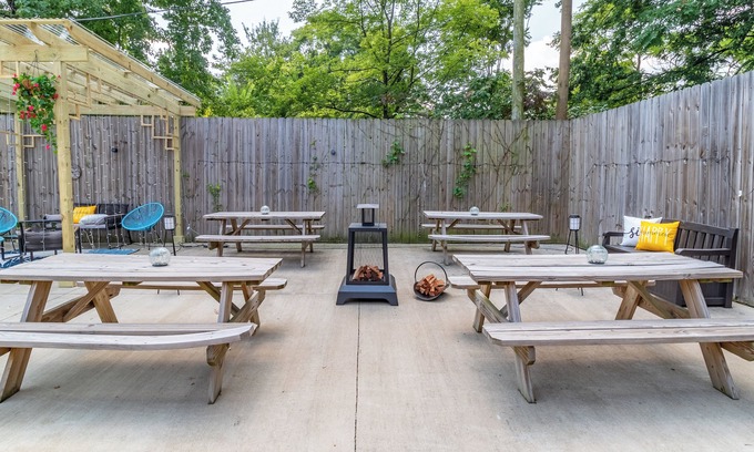 Cooper-Young Historic District Casa | Cute 2 bedroom close to downtown and walking distance to restaurant