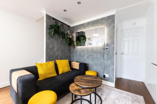 Woolwich Casa | Cute 2 Bedroom House - 10 Min Walk to Woolwich DLR & Elizabeth Line - Netflix - Espresso Machine