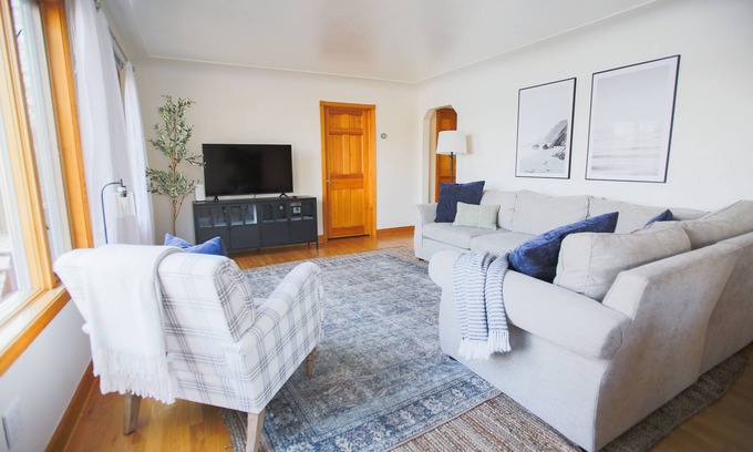 Lake Orion Casa | Cute 2-bedroom lake house in Lake Orion