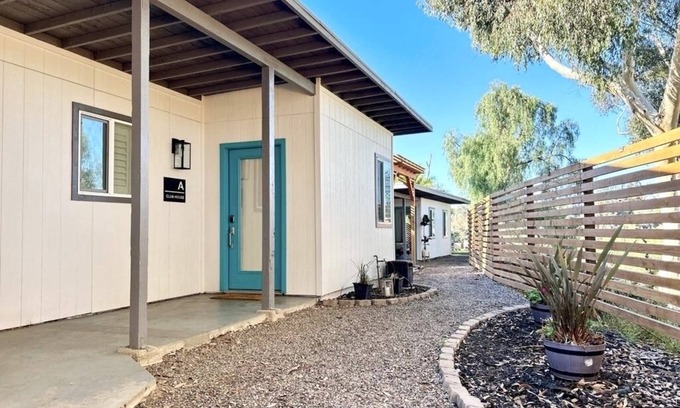 Lincoln Acres Casa | Cute 2-BR house with stunning golf course views from the backyard!