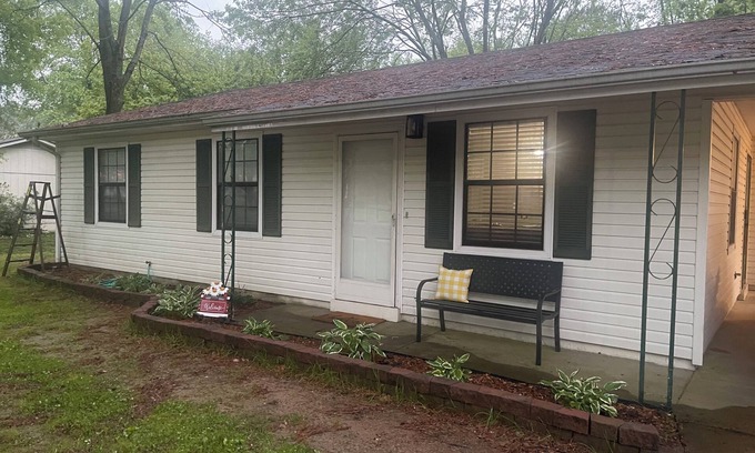 Martin Casa | Cute 3 bedroom 1 bath on quiet street in Martin,Tn and pet friendly