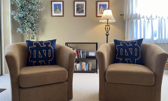 South Bend Casa | Cute 3 BR, 1.5 Ba home. Full kitchen,1.5 mi to ND stadium!