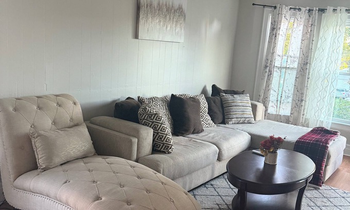 Buffalo Casa | Cute 3BR Upper Unit Home in South Buffalo near downtown