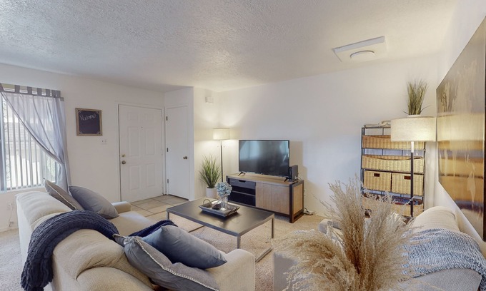 Northeast Heights Condominio | Cute and Comfy in the NE Heights!