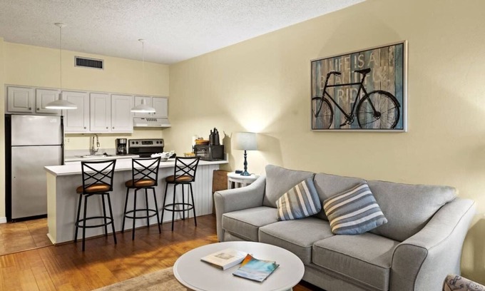 Shell Harbor Condominio | Cute and Comfy Retreat on Sanibel Island, Pool, Bikes