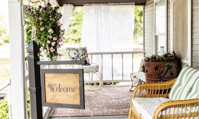 Atoka Cabaña | Cute and cozy cottage in Atoka, home of Reba’s Place.
