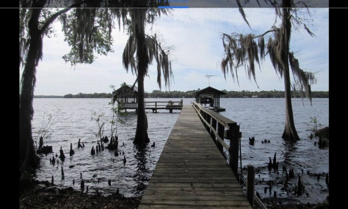 Crescent City Casa | Cute and Cozy, on the St. John's River. Bring your boat.