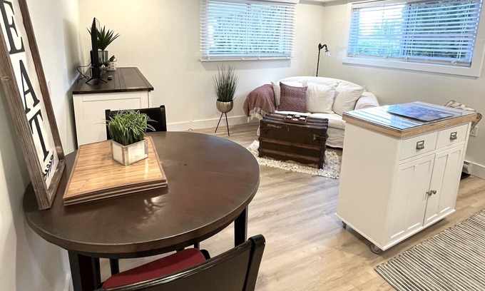 Colwood Casa | Cute and Cozy, Walking distance to Gorgeous Beach or Beautiful Forest Walk!