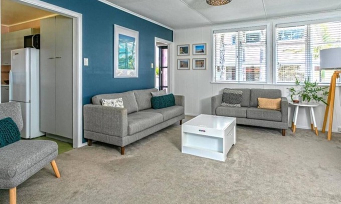Whangamata Cabaña | Cute Bach one block back from beach