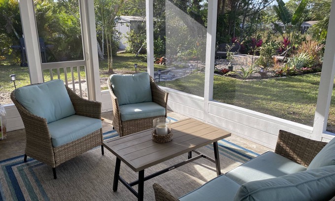 South Venice Casa | Cute Beach Bungalow 10 minutes from the Beach!