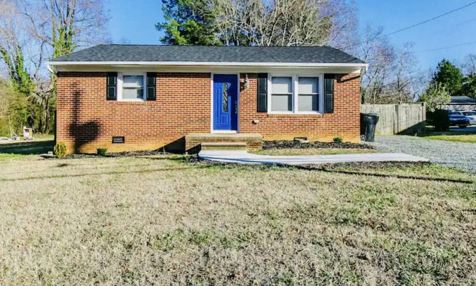 Burlington Casa | Cute Bungalow in Burlington