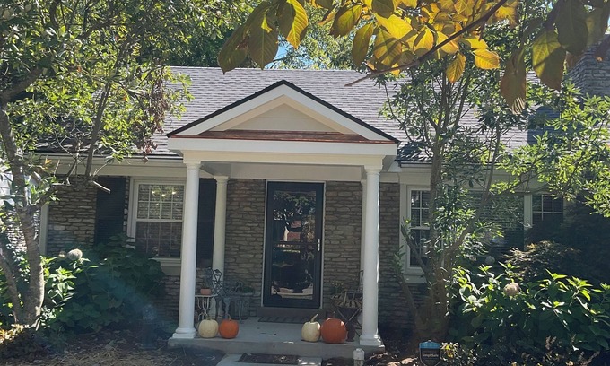 Fairway Casa | Cute bungalow located in the Fairwood neighborhood of Lexington. #15081244-1