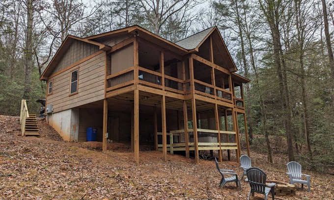 Cashes Valley Cabina | Cute Cabin 10mins from Blue Ridge, wifi, hot tub Hiking and waterfalls near