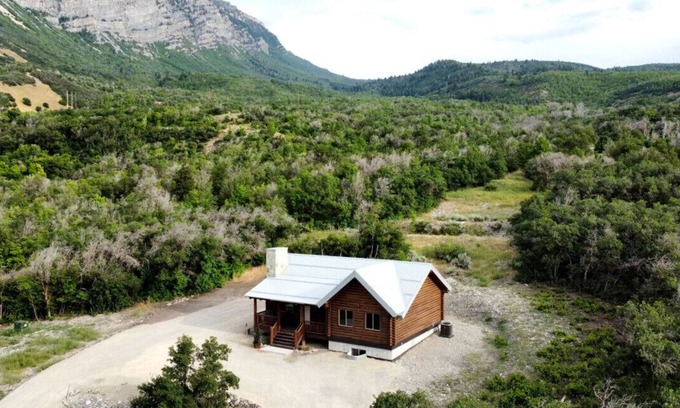 River Bottoms Cabina | Cute Cabin w/ Mountain Views *King Bed*
