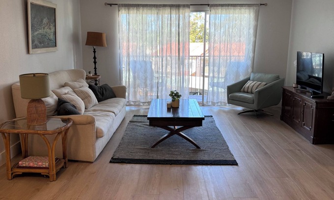 Olde Carlsbad Condominio | Cute Carlsbad Condo! 2 Miles to the Beach and Village