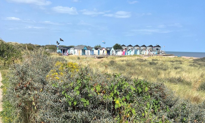 Chapel Saint Leonards Chalet De Esquí | Cute chalet, close to stunning sandy beach. Well-behaved dogs welcome.
