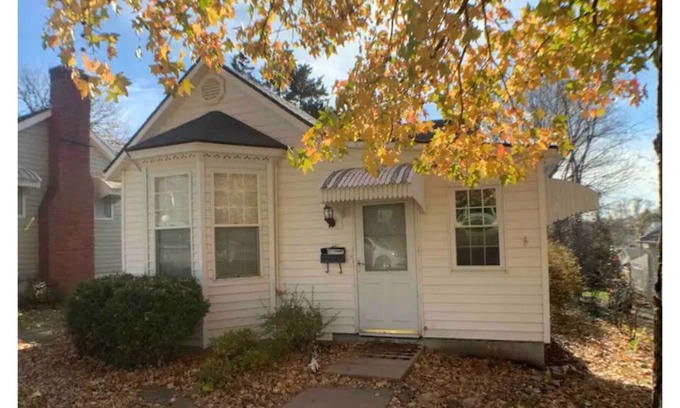 Atchison Casa | Cute & Comfy Bungalow