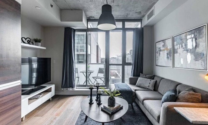 Beaconsfield Village Condominio | Cute condo in trendy Queen West