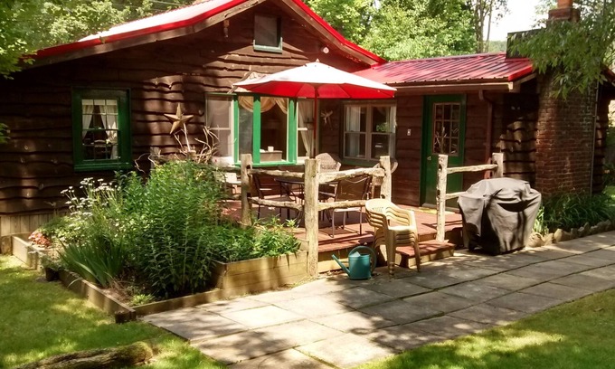 Laurel Mountain Cabina | Cute Cottage in Beautiful Forest | Artistic Style & Charm | A Ligonier Original