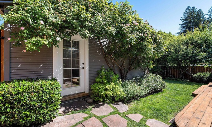 Upper Rockridge Cabaña | Cute Cottage in Oakland Hills with TWIN BEDS