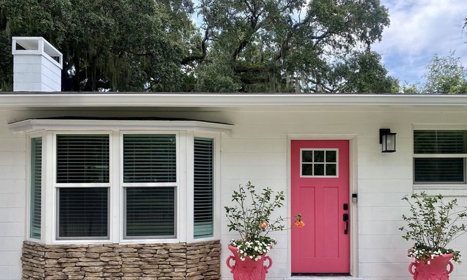 North Beach Casa | Cute cottage right next to Hanna Park’s beautiful beaches and The Naval station