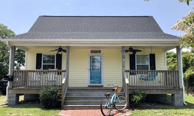 Morehead City Casa | Cute cottage within walking distance to historic downtown Beaufort, NC.