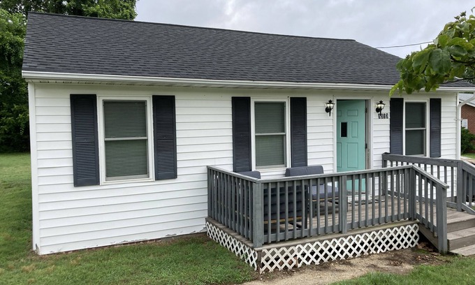 Stonehouse Casa | Cute Country Stay! Convenient to Williamsburg!
