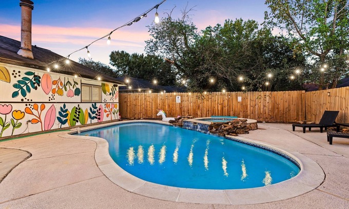 Spring Casa | Cute & Cozy 3BR, 2bath w POOL